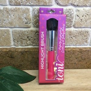 3/$20 - New Ioni Highlighter Brush